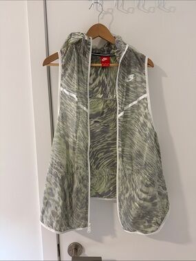 RARE Nike Olive Green and Black Mesh Hooded Vest